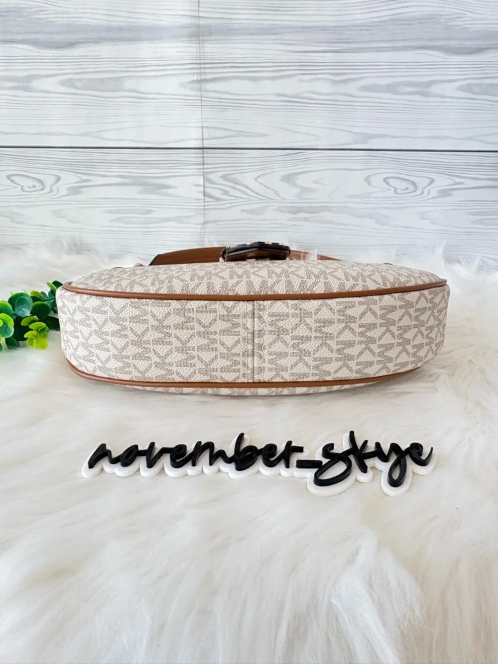 Michael Kors Lillian Shoulder Bag‎ with Buckle Detail in Vanilla/Acorn